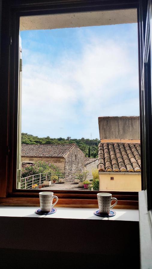 Proche Uzes Le Cocon Du Peintre Anglais Sagriès Exteriér fotografie